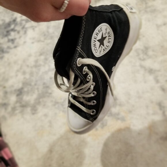 Chuck Taylor Converse - Picture 2 of 5